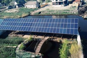 В Киевской области введена в эксплуатацию сетевая Солнечная станция мощностью 30 кВт, которая расположена на берегу водоема