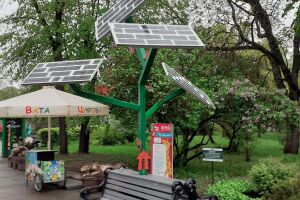 Solar charging station for mobile devices in Kiev zoo